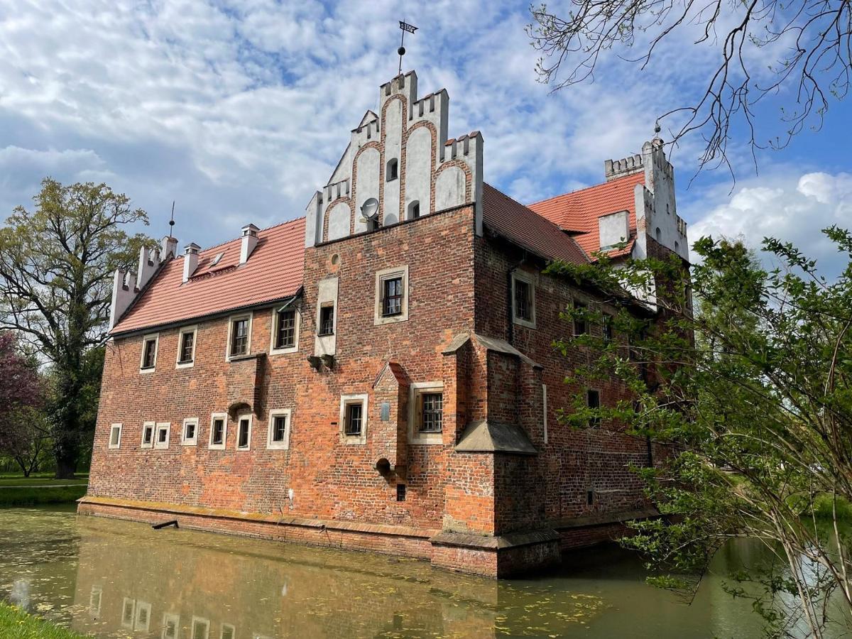 Bed and Breakfast Zamek Na Wodzie W Wojnowicach Wojnowice  Экстерьер фото